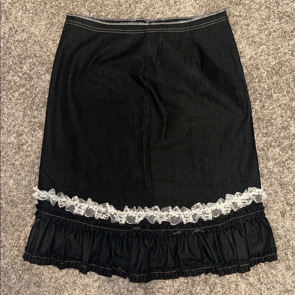 Vintage Clio Black Denim Skirt with White Stitching. Size 8 - Picture 2 of 8
